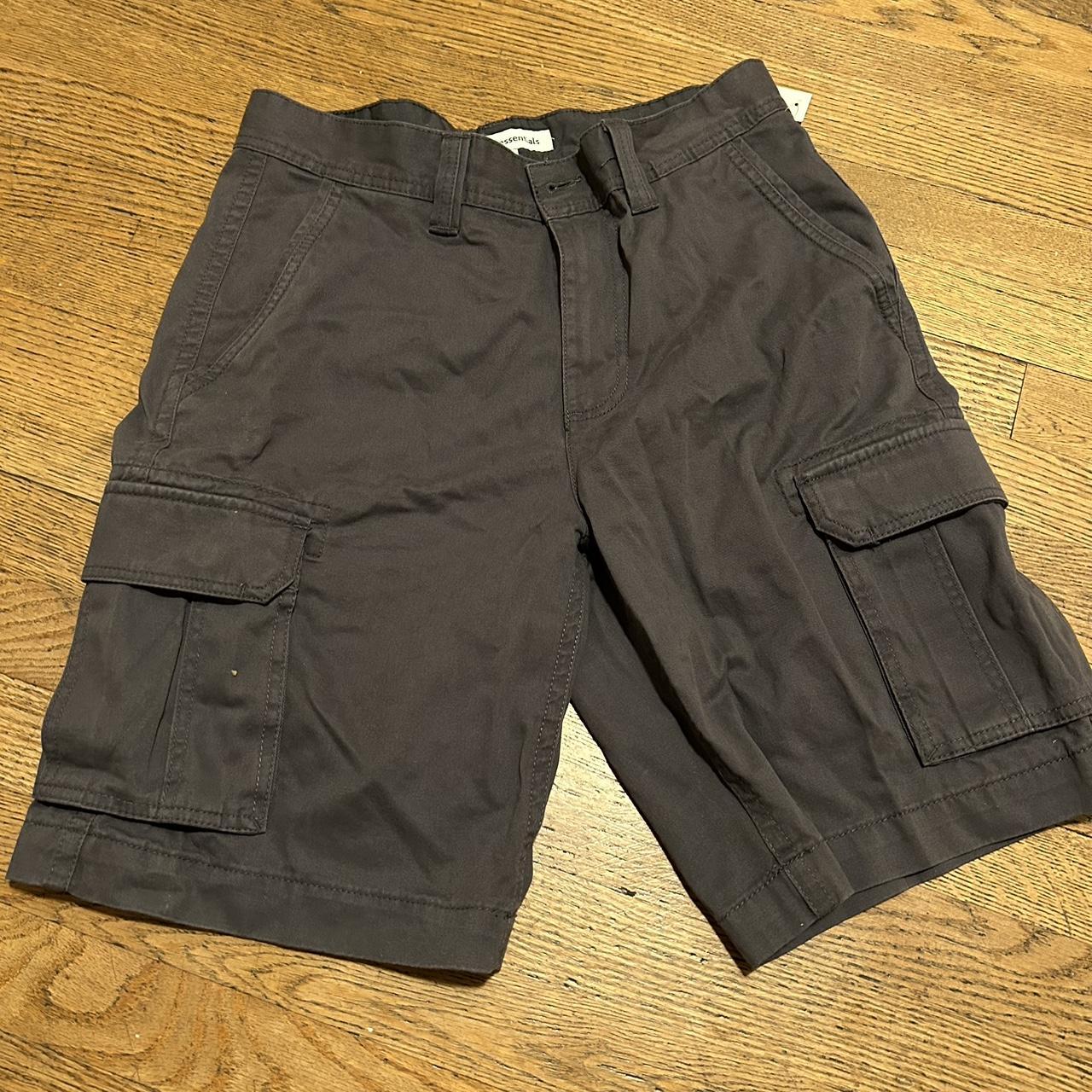 Dark grey cargo shorts #jorts #cargoshorts #workwear - Depop