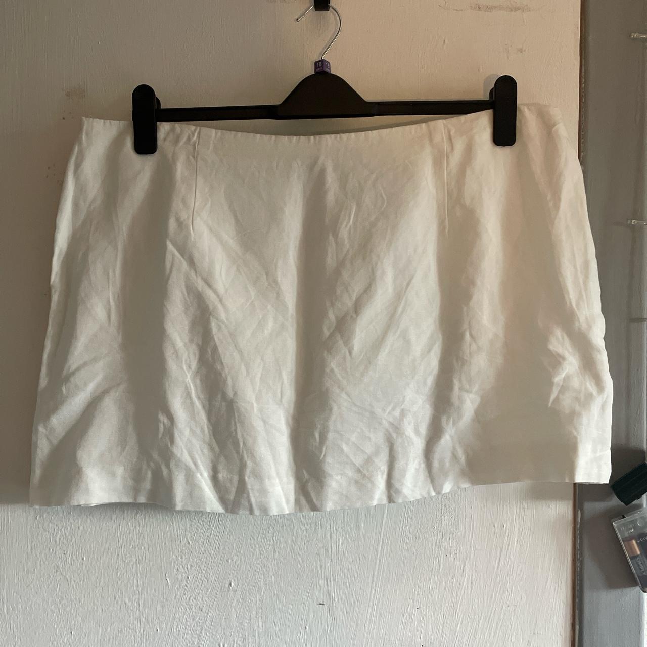 H&M Women's White Skirt | Depop