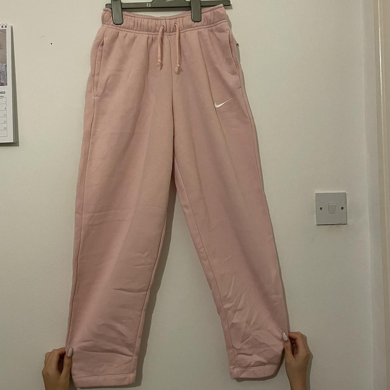 nike joggers women pink