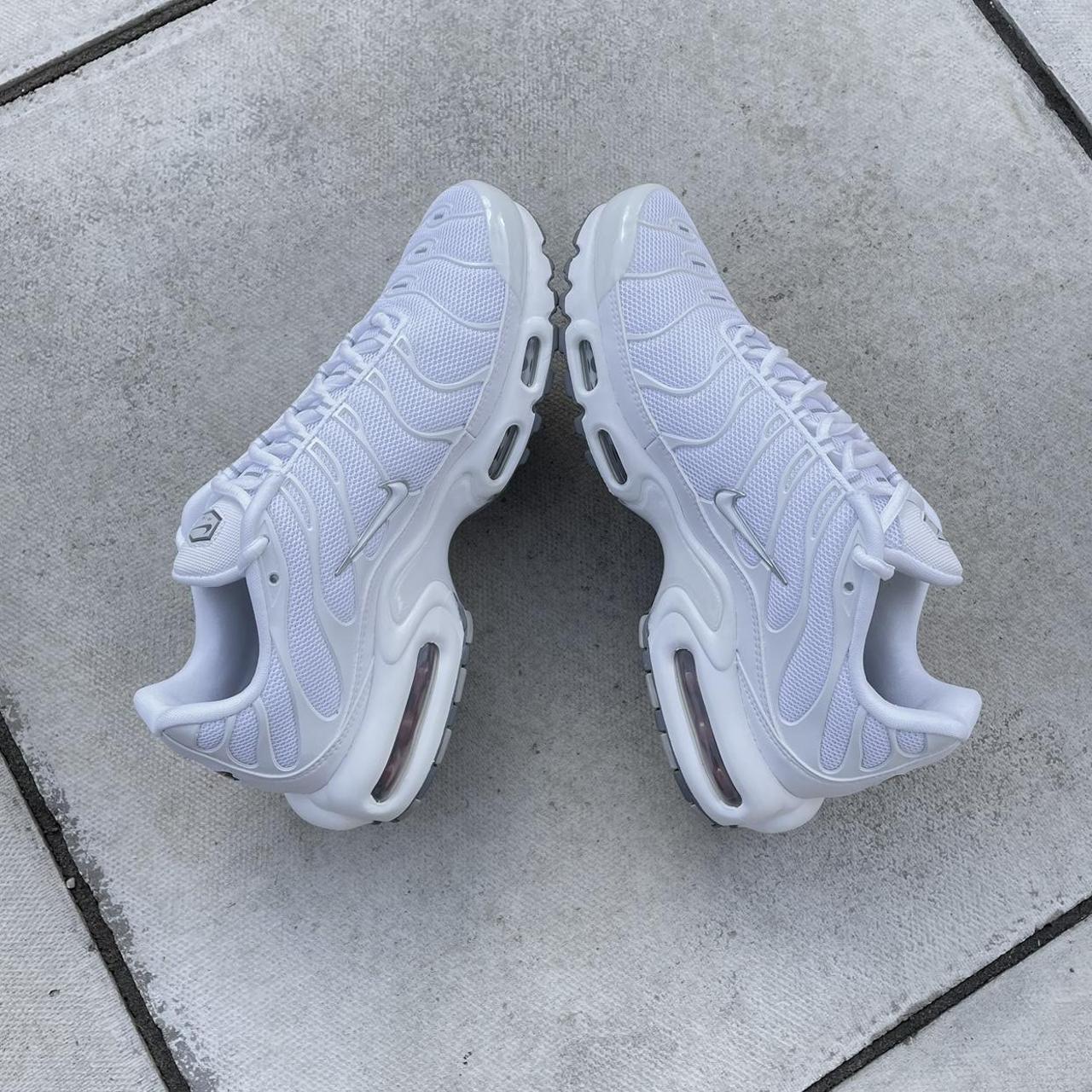womens nike tn white