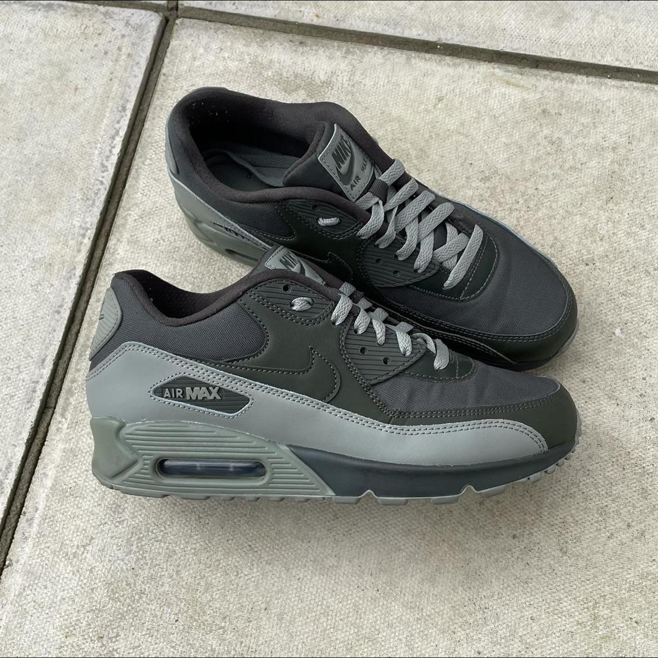 mens green nike trainers