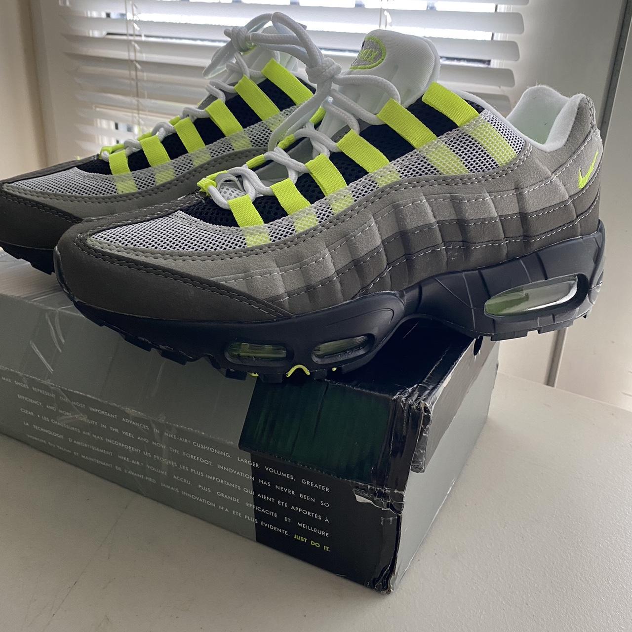 buy nike air max 95 neon