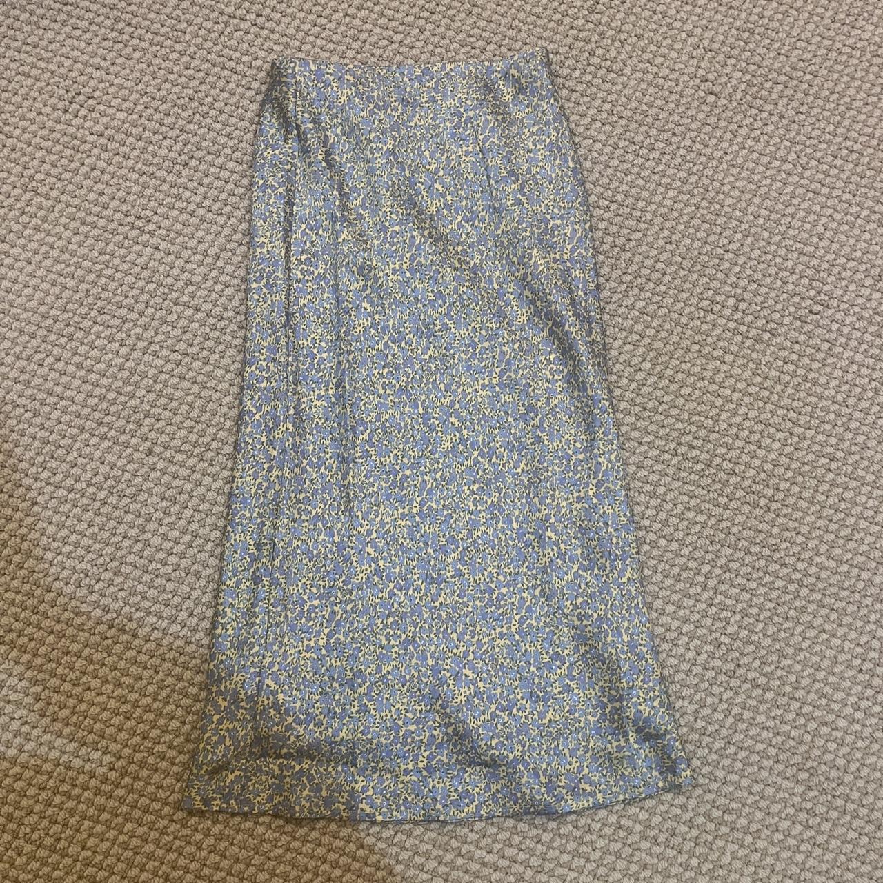 Glassons midi skirt Silky material Size... Depop