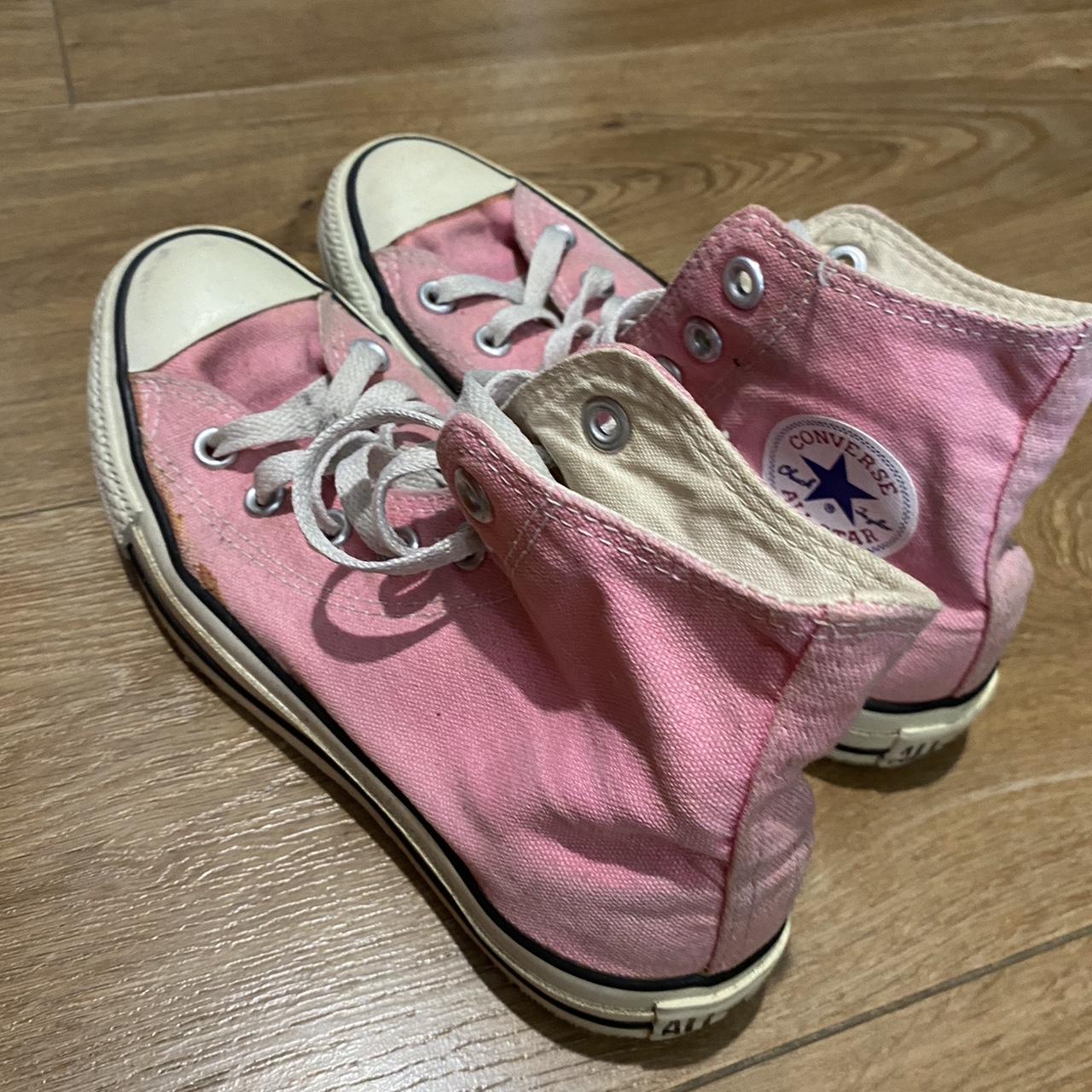 Cute pink converse Love these but too small for me... - Depop