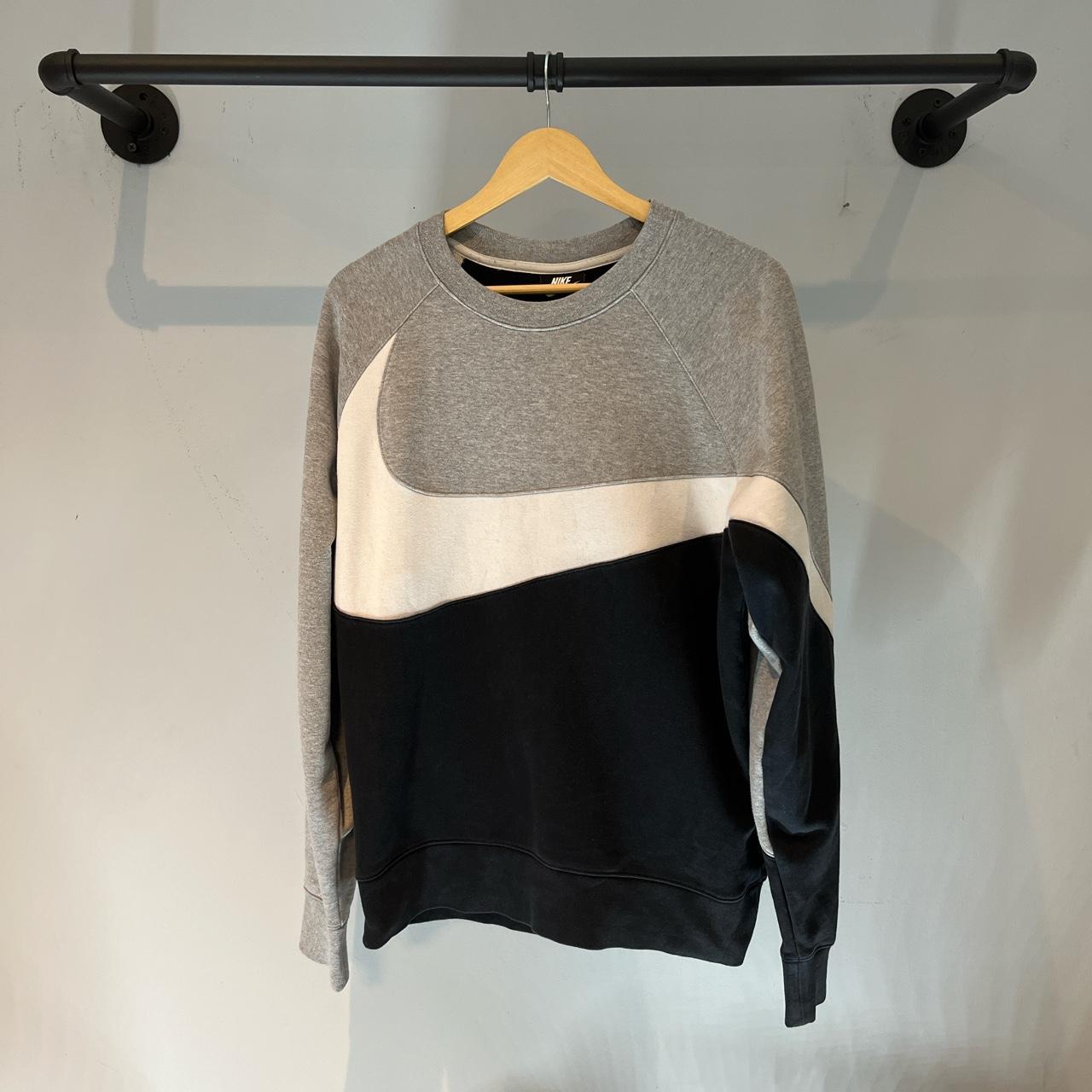 mens medium nike sweatshirt