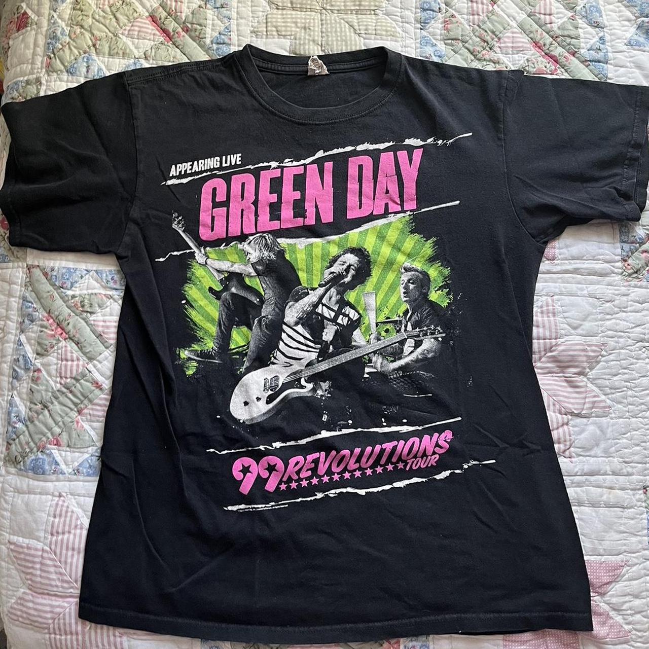 Green Day shirt I got this at hot topic a few years - Depop