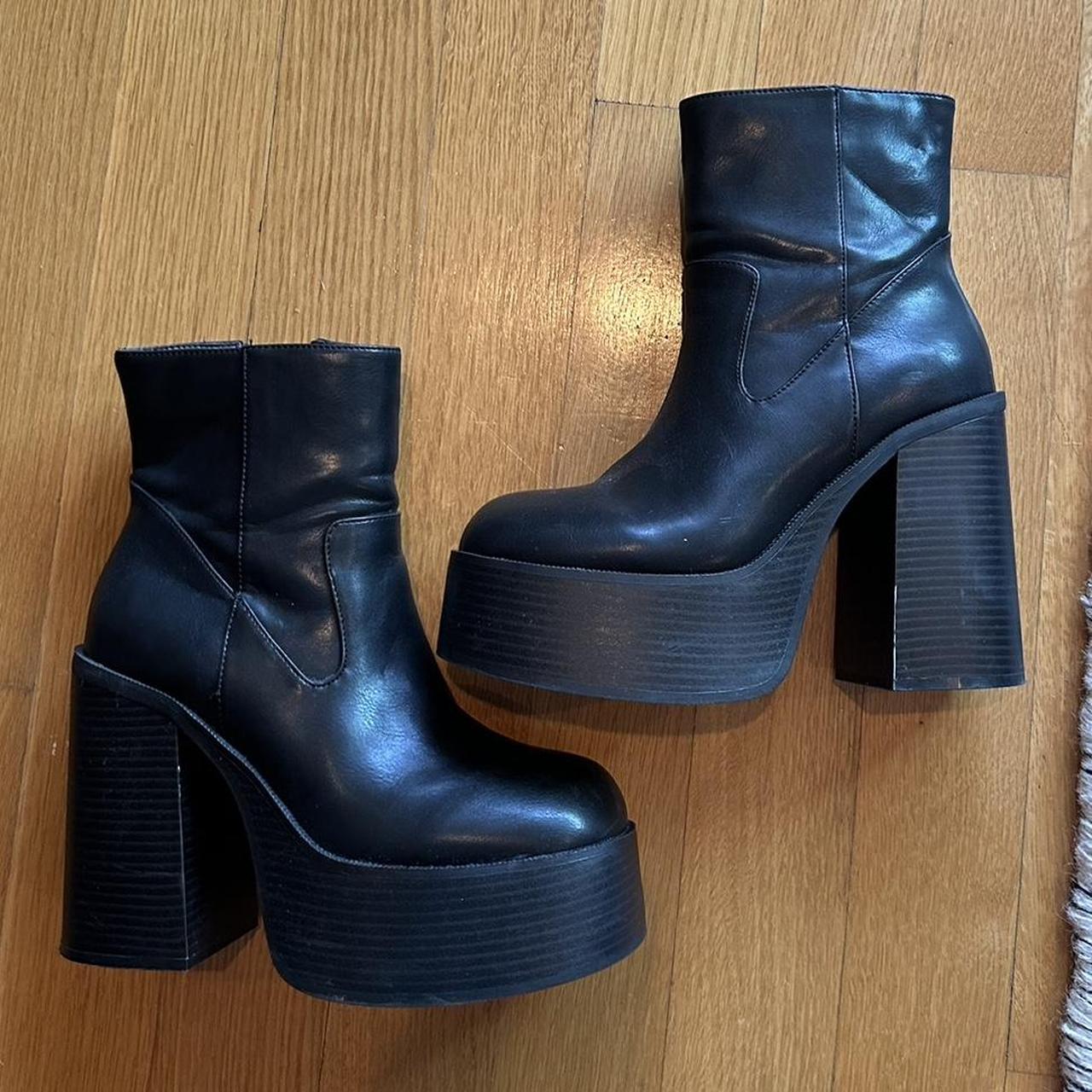 black chunky platform heels size 8, true to... - Depop