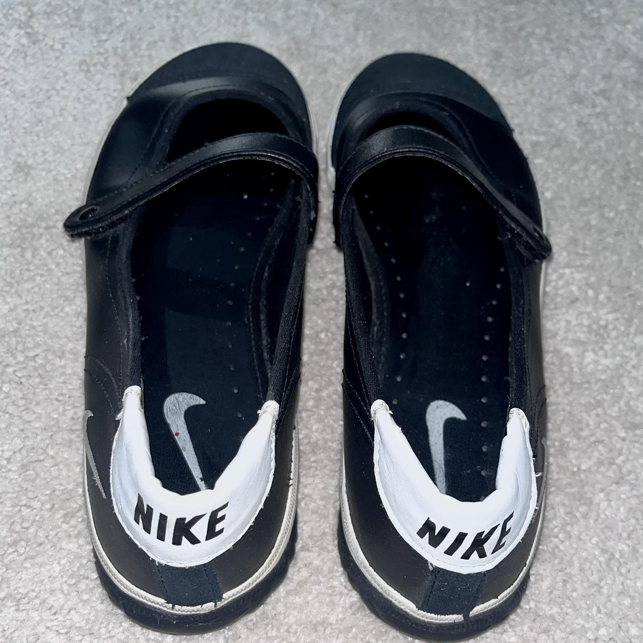 Nike Women's Sneakers Black/White US – Vintage 2000s Nike