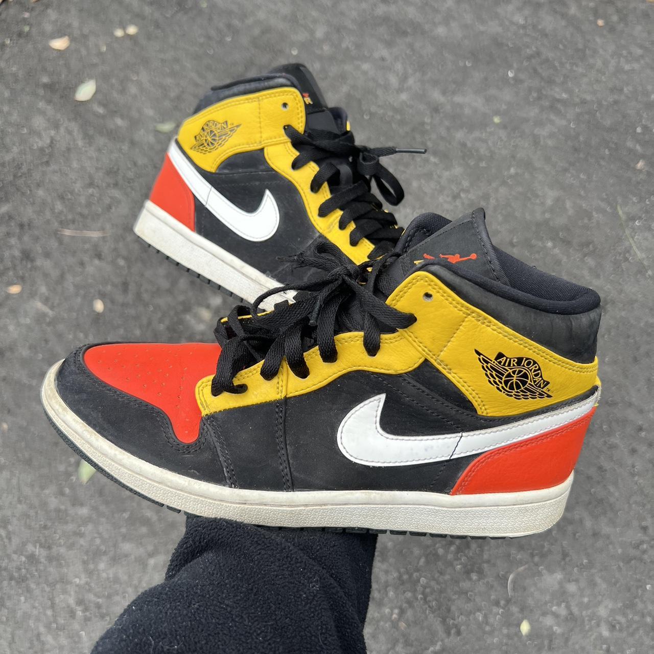 mens black and orange nike