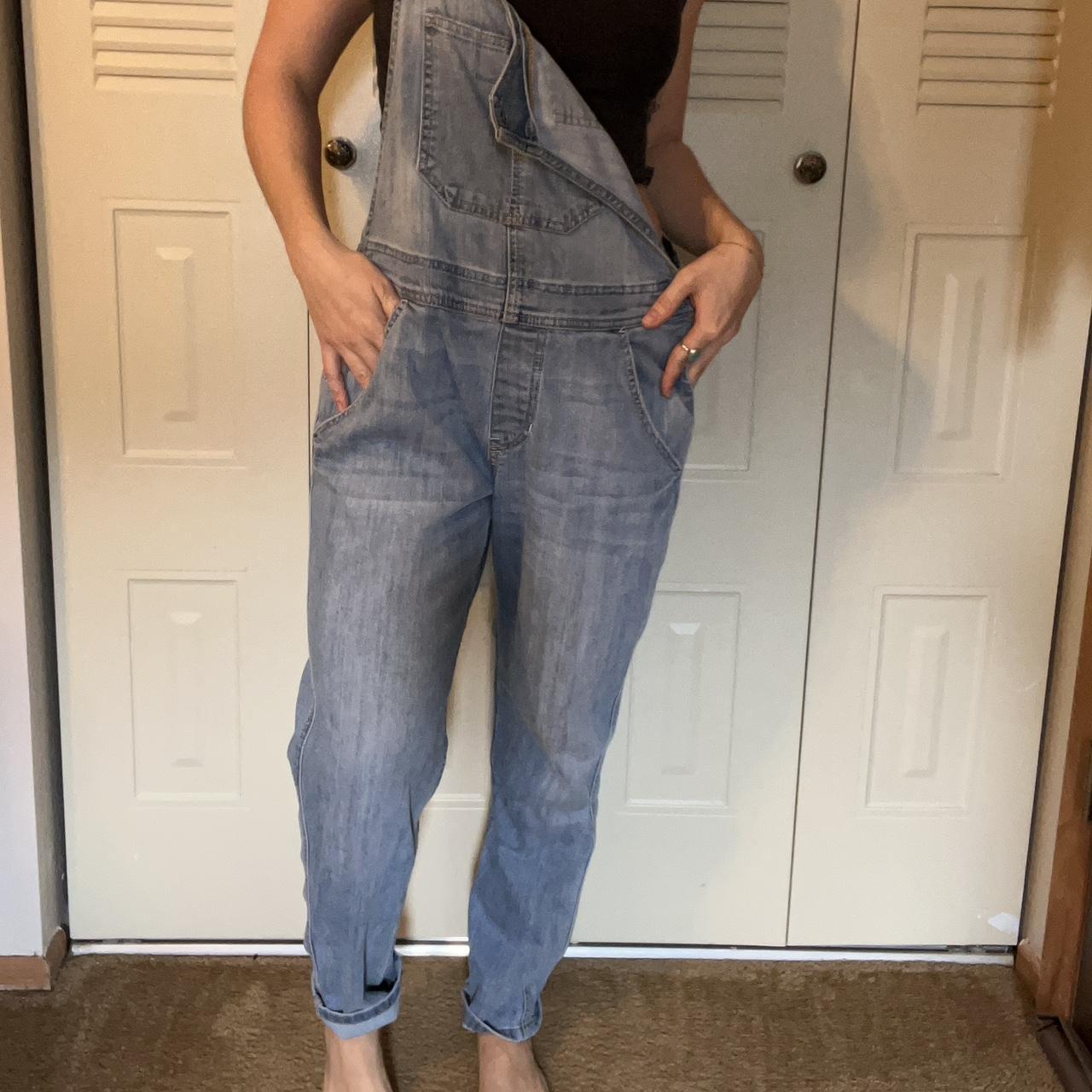 Adorable hollister overalls Depop