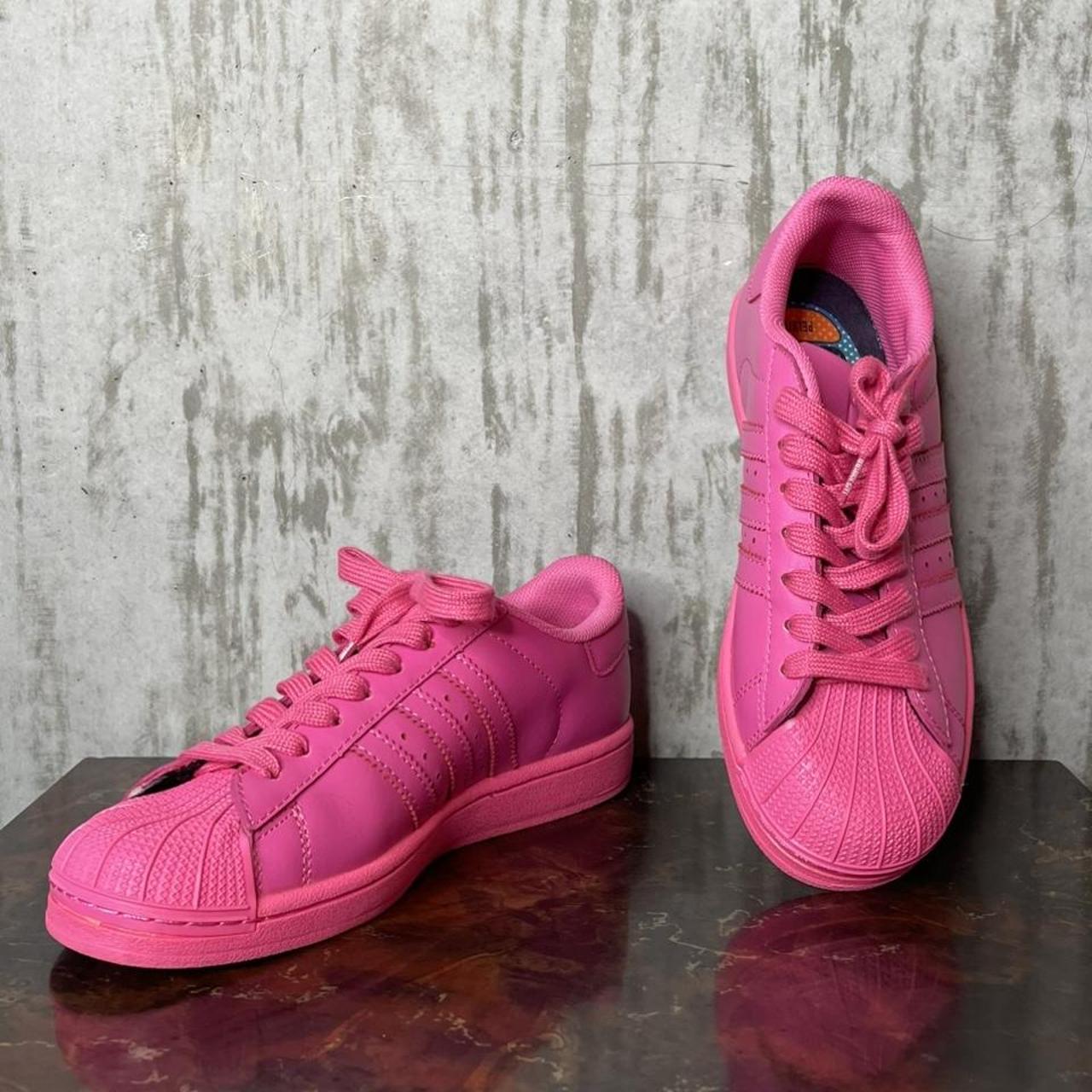 Pink pharrell williams adidas online