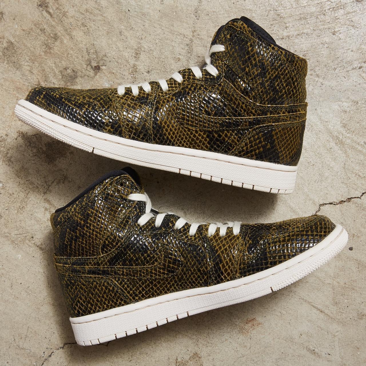 Wmns air jordan 1 retro high clearance premium snakeskin