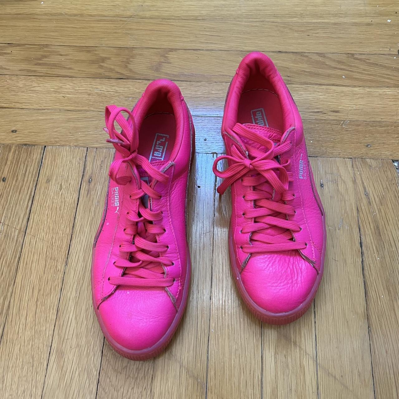 Hot pink best sale puma suede