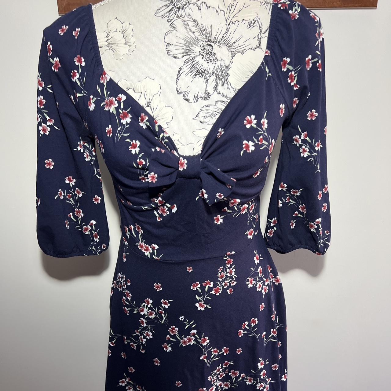 Lovely Dorothy Perkins navy floral dress. Short. Depop