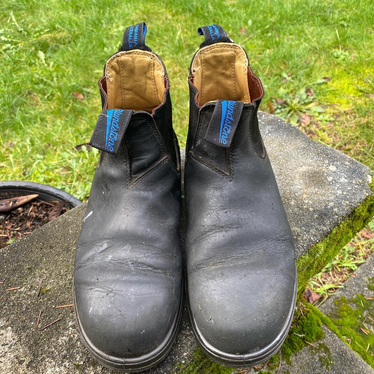 Black leather Blundstone Chelsea boots. Perfectly