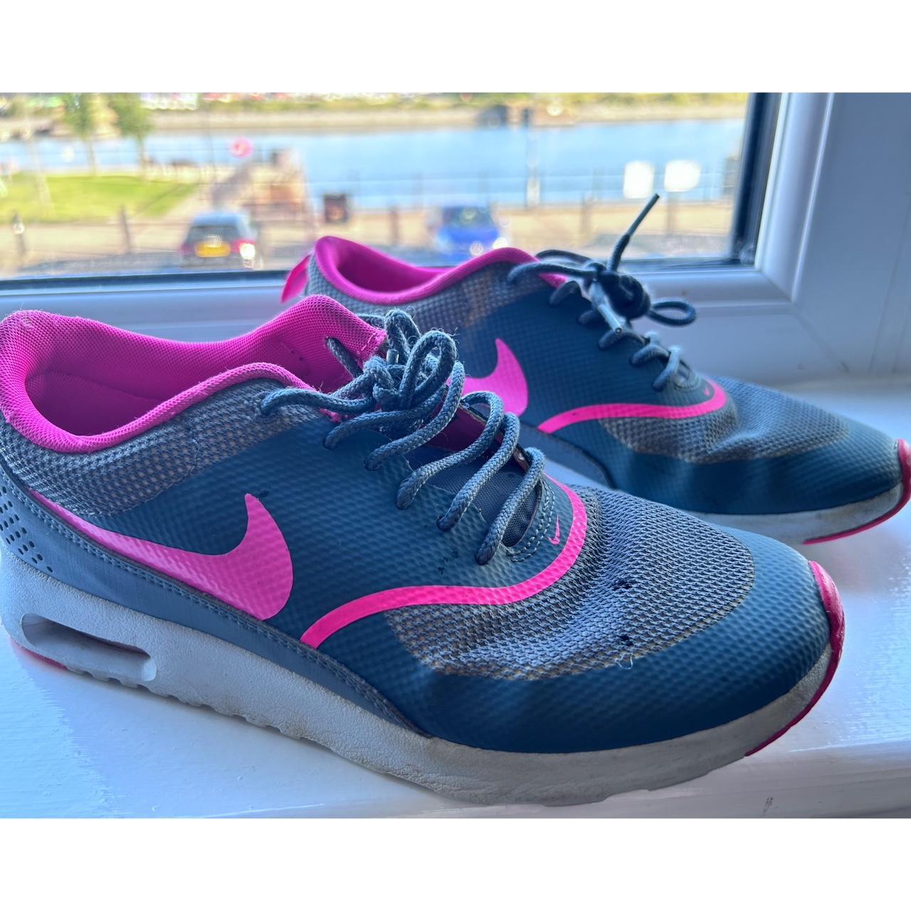 Nike air deals max thea womens grey and pink