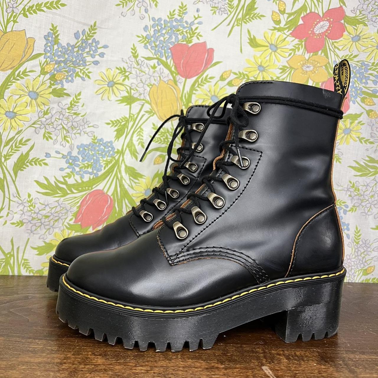 DR. MARTENS Leona Boot store (Black)