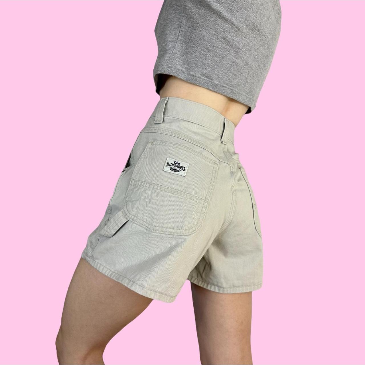 Lee Women's Cream Shorts | Depop