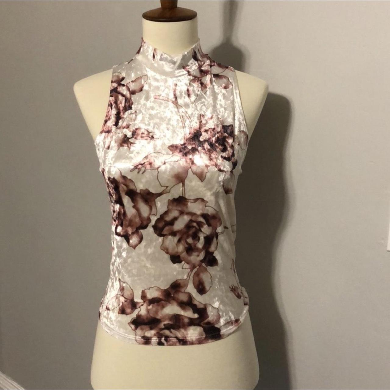 Women's Gaze USA Pink & White floral tank top size... - Depop