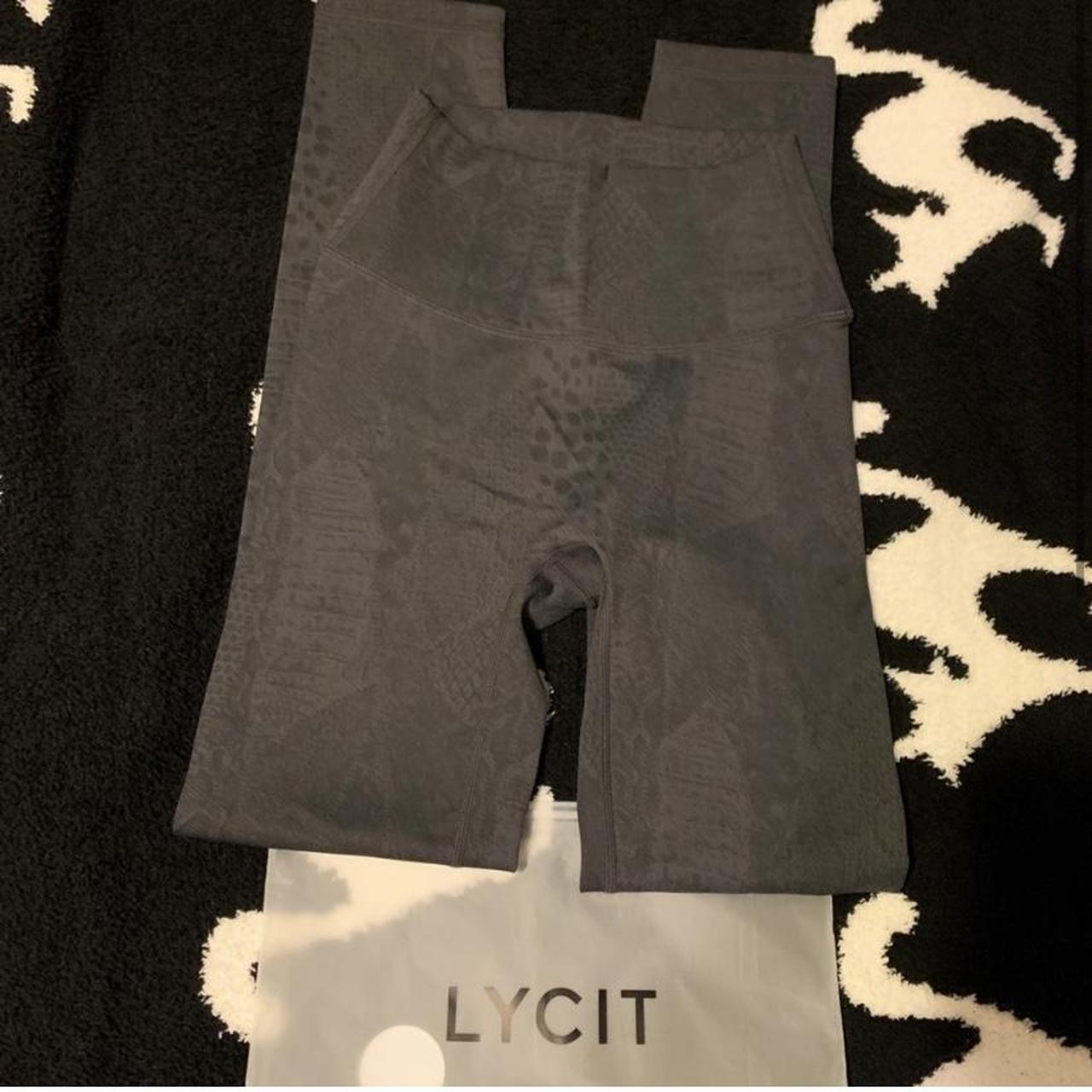 Lycit midnight animal primal leggings New🩶🖤✨, •new