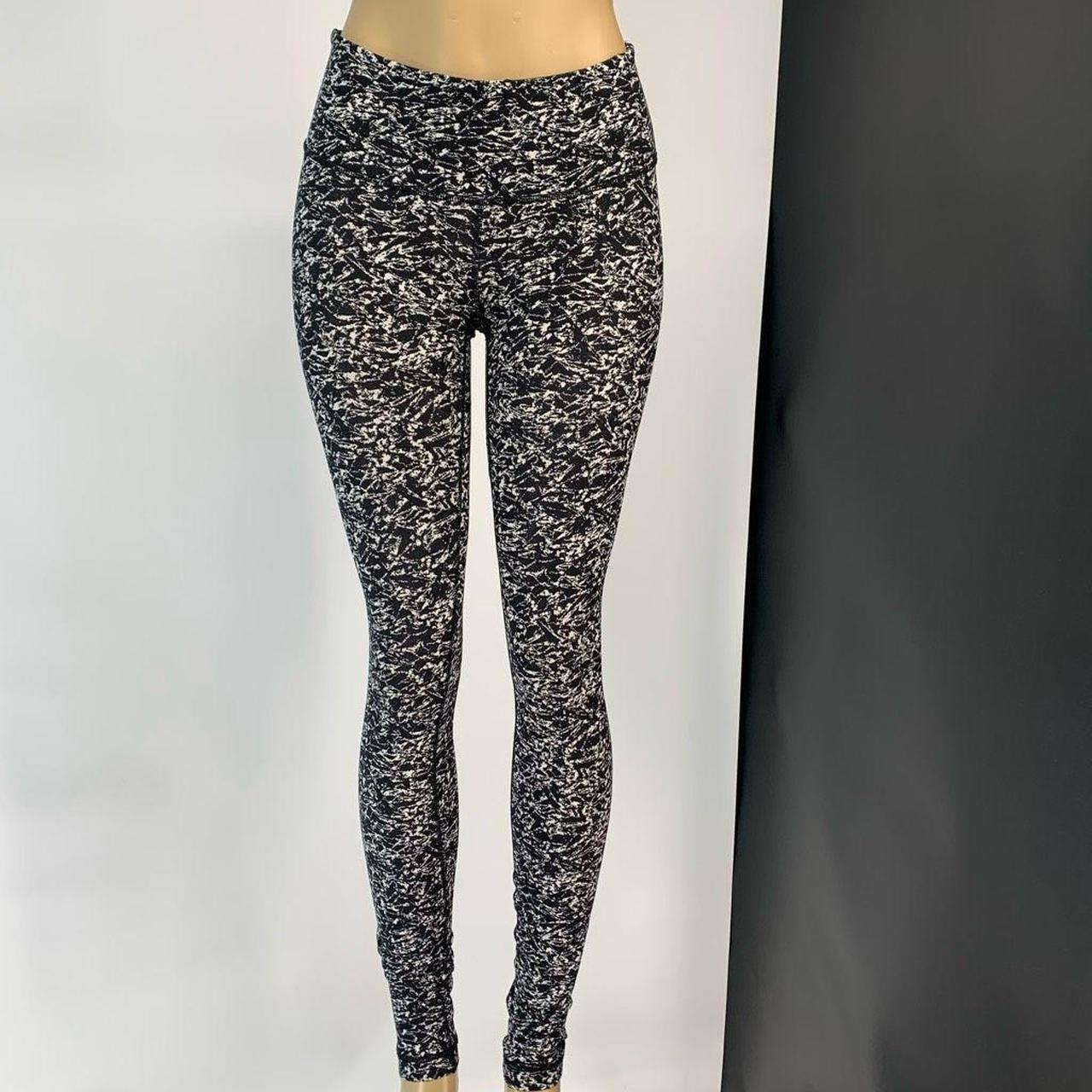 LULULEMON black & white leggings sz 4 or s | Depop LULULEMON black & white leggings sz 4 or s | Depop