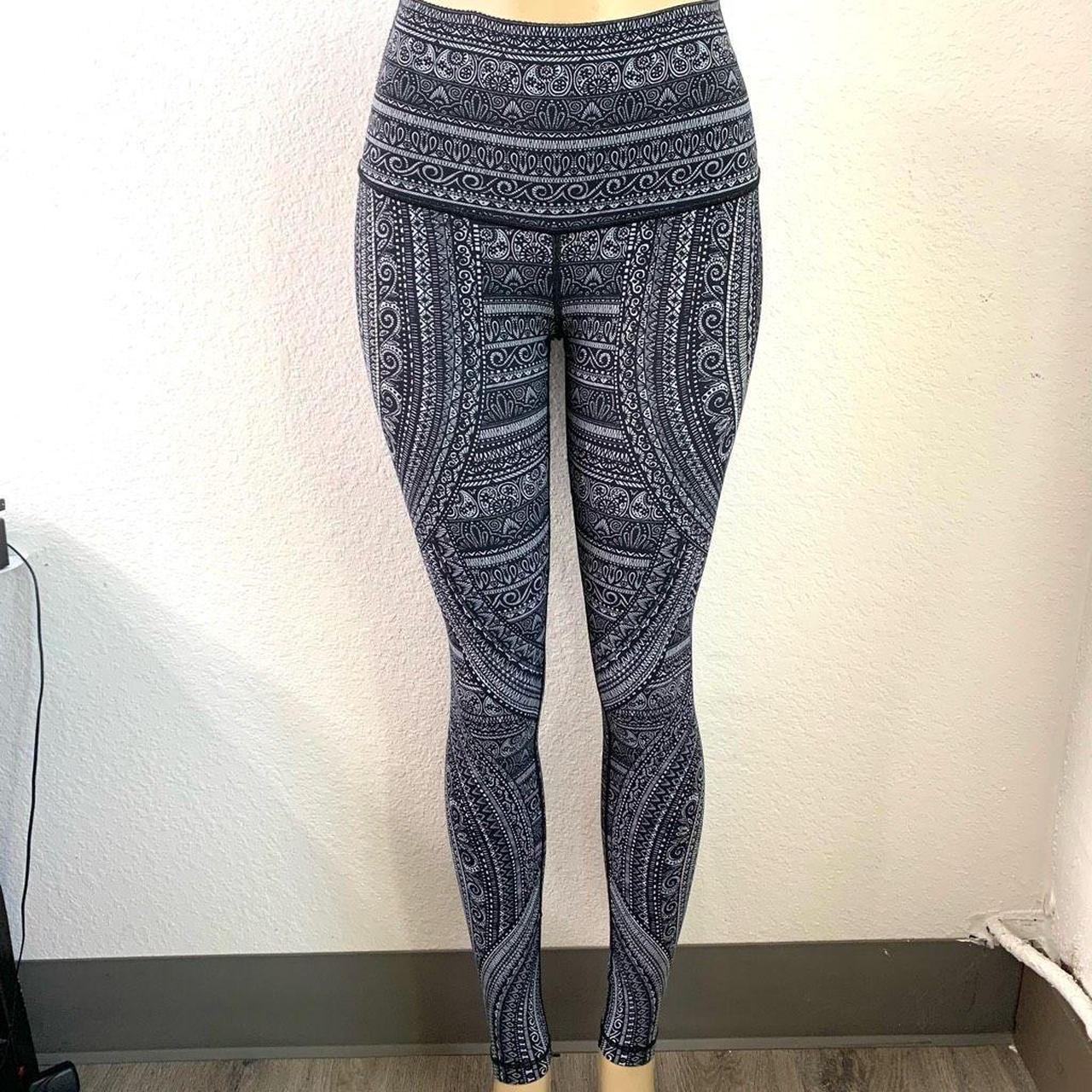 Bundle of 4 lululemon retailer tights