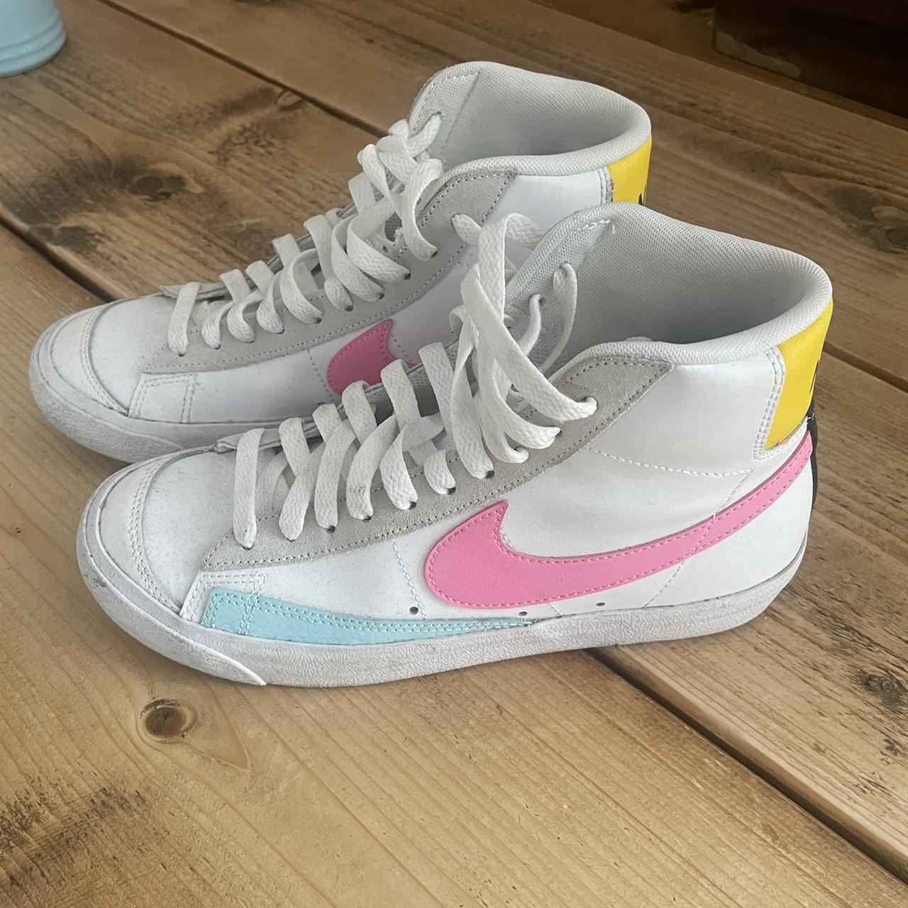 Pink yellow blue nikes best sale