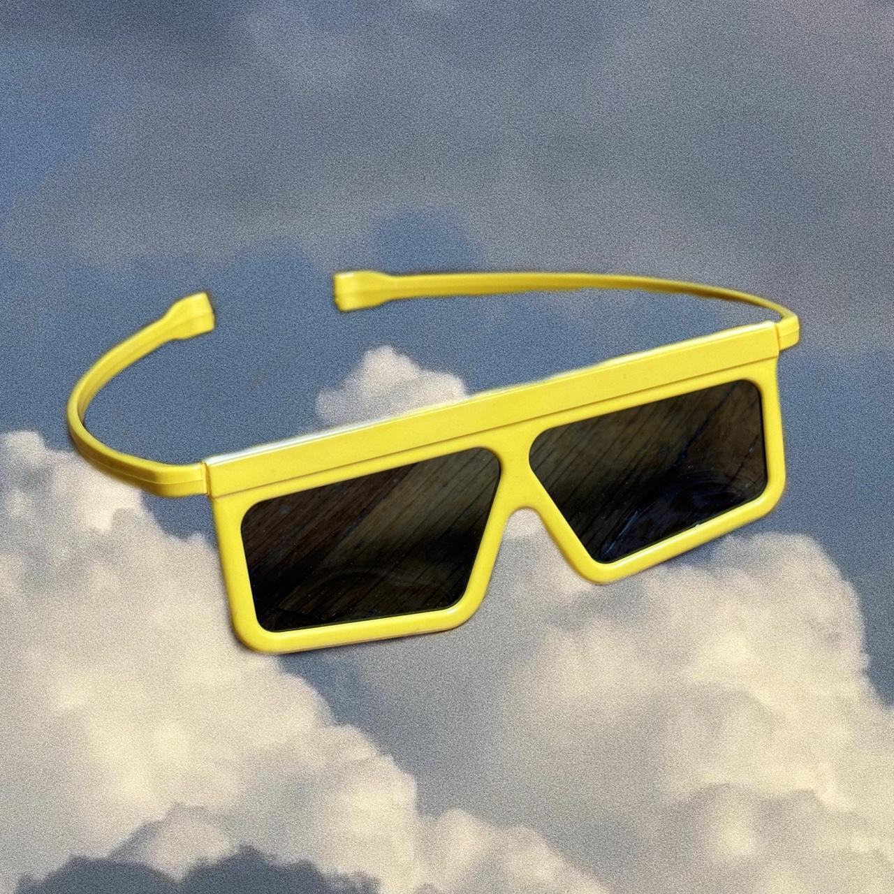 yellow-movie-theater-3d-glasses-classic-style-depop
