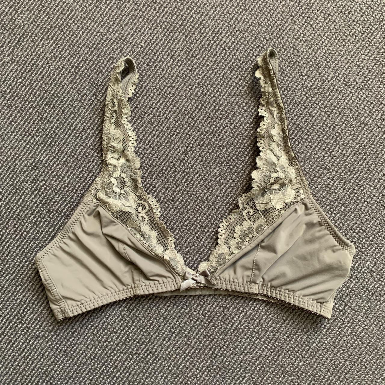 H&M Women's Bra Depop