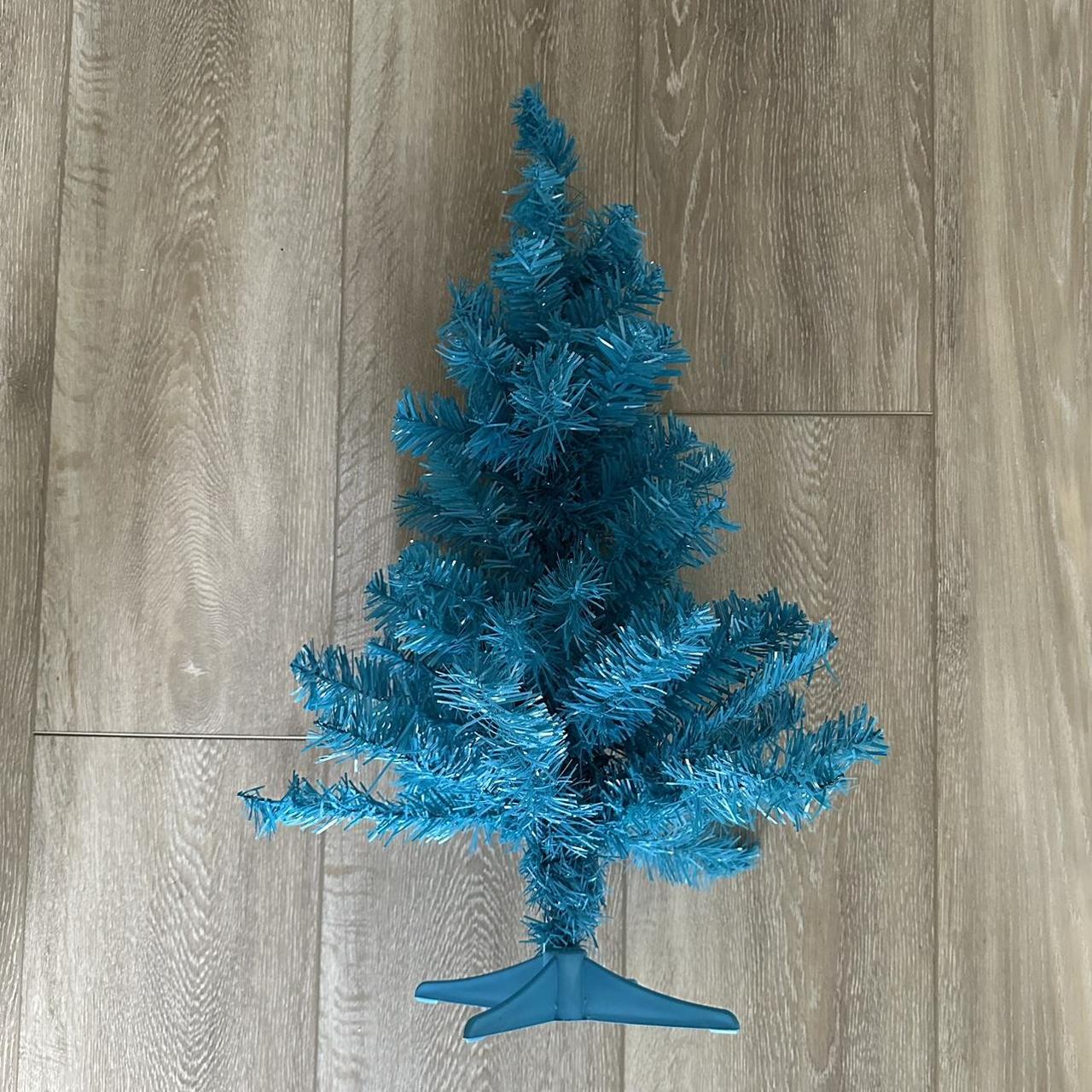 turquoise tinsel christmas tree