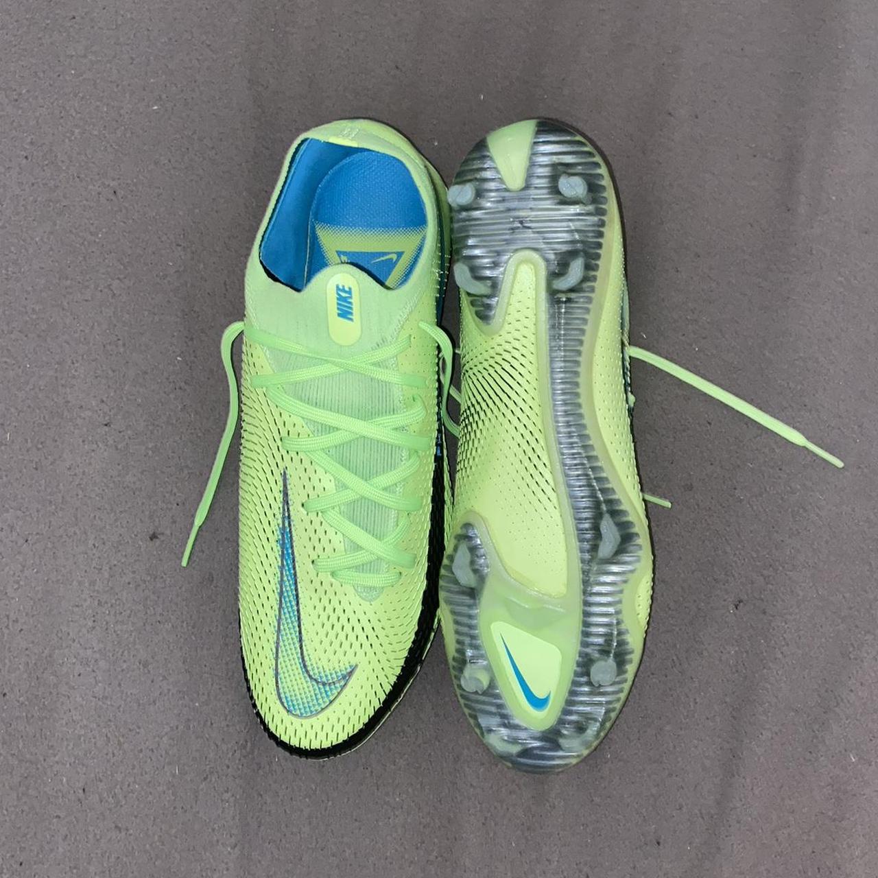 nike phantom green football boots