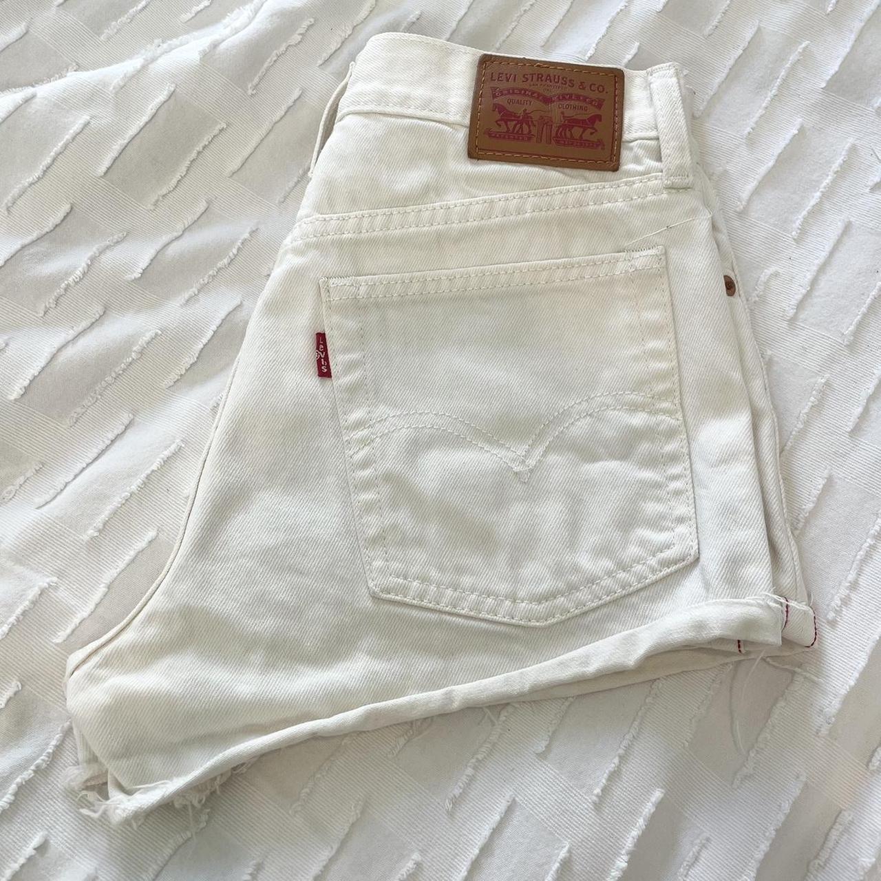 free shipping 💌 white levi’s jean shorts size 26w.... - Depop