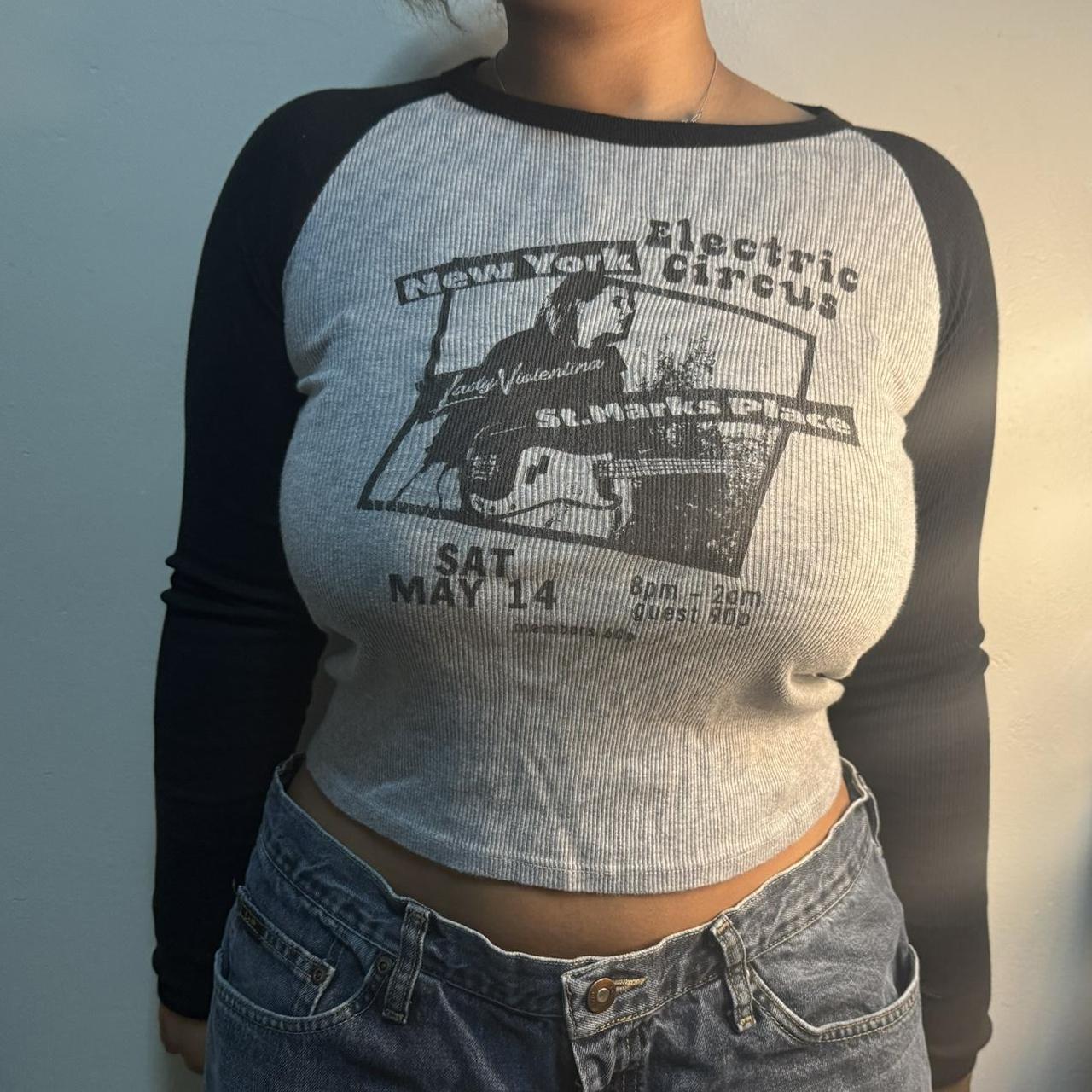 Brandy shirt ! Fits perfectly for a size small/... Depop