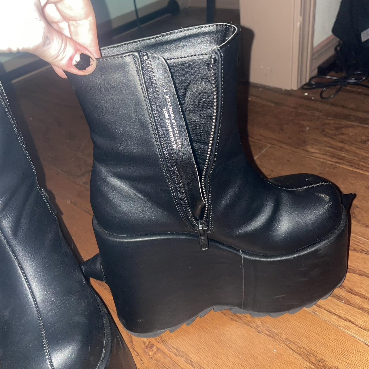 demonia boots canada