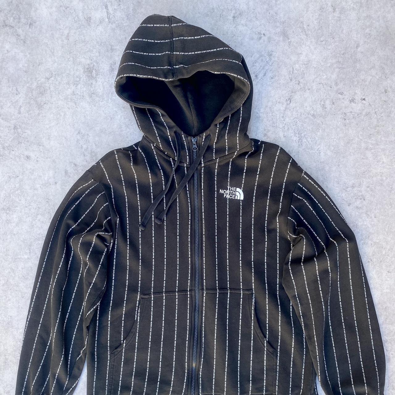 North face black hot sale label hoodie