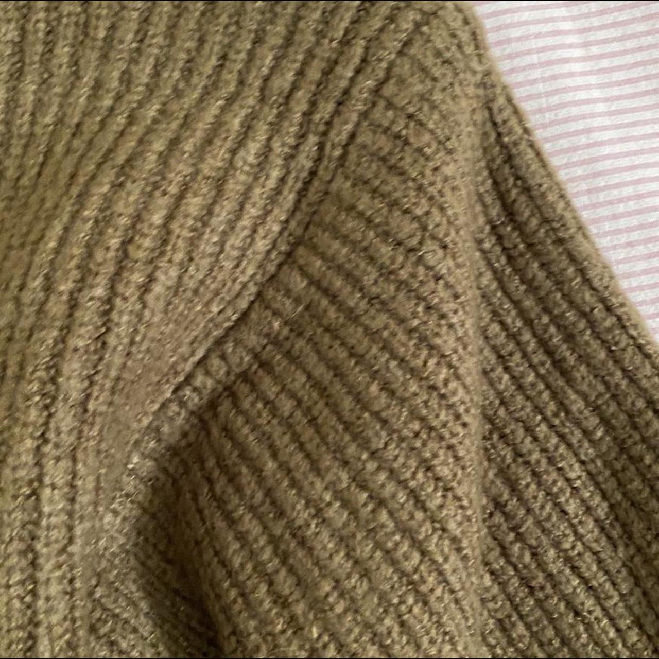 The cutest cropped khaki green/army green sweater... - Depop