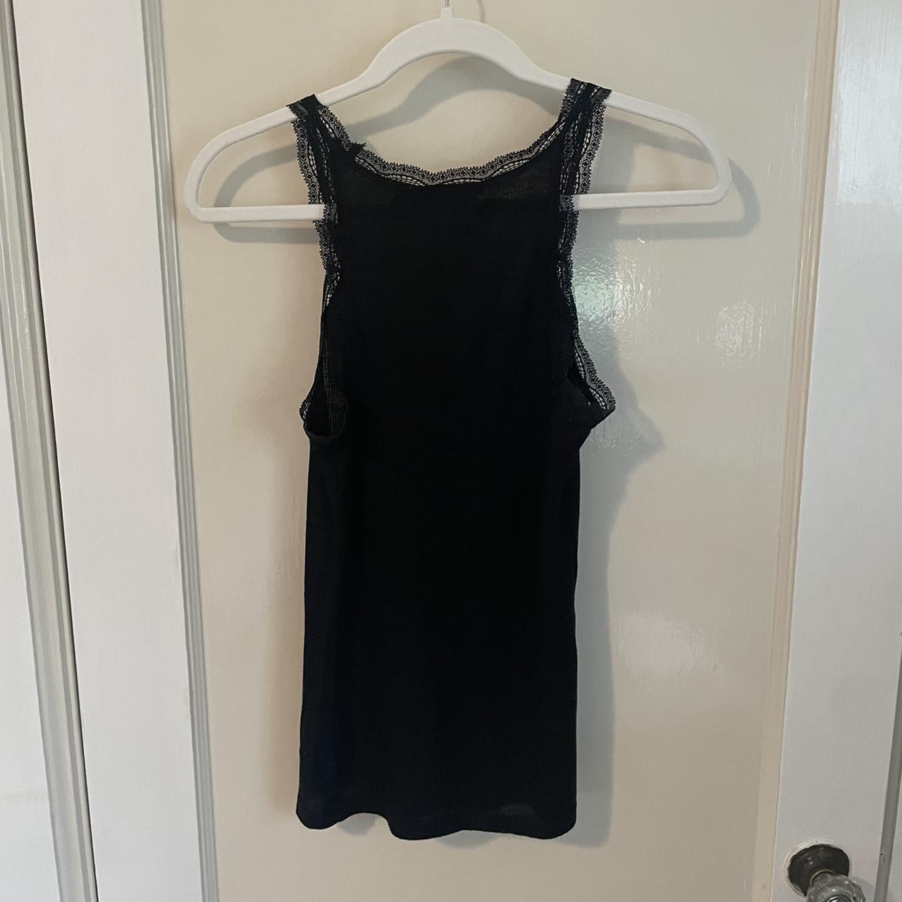 Vera Wang Women's Black Vest | Depop