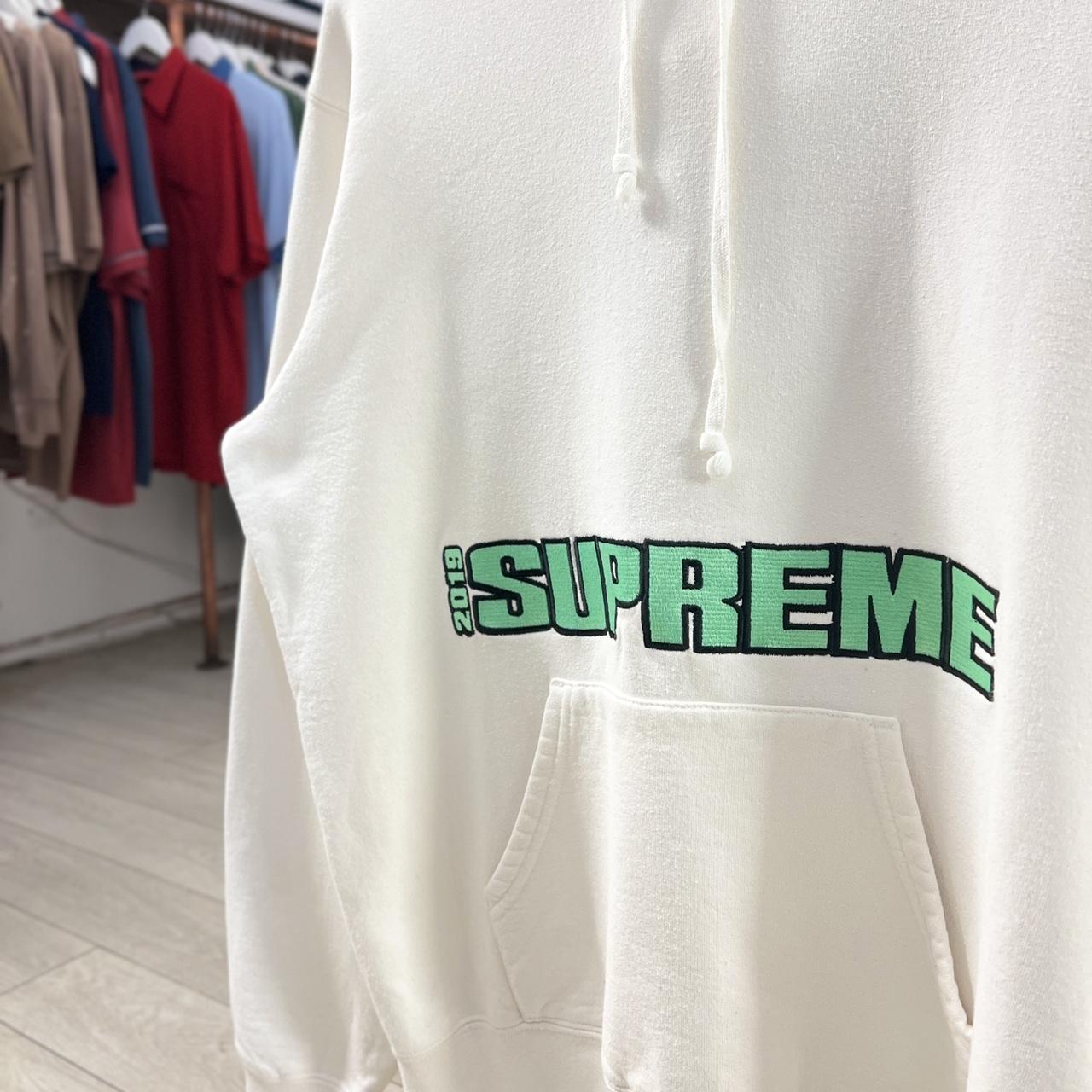 Supreme Men's White Hoodie | Depop