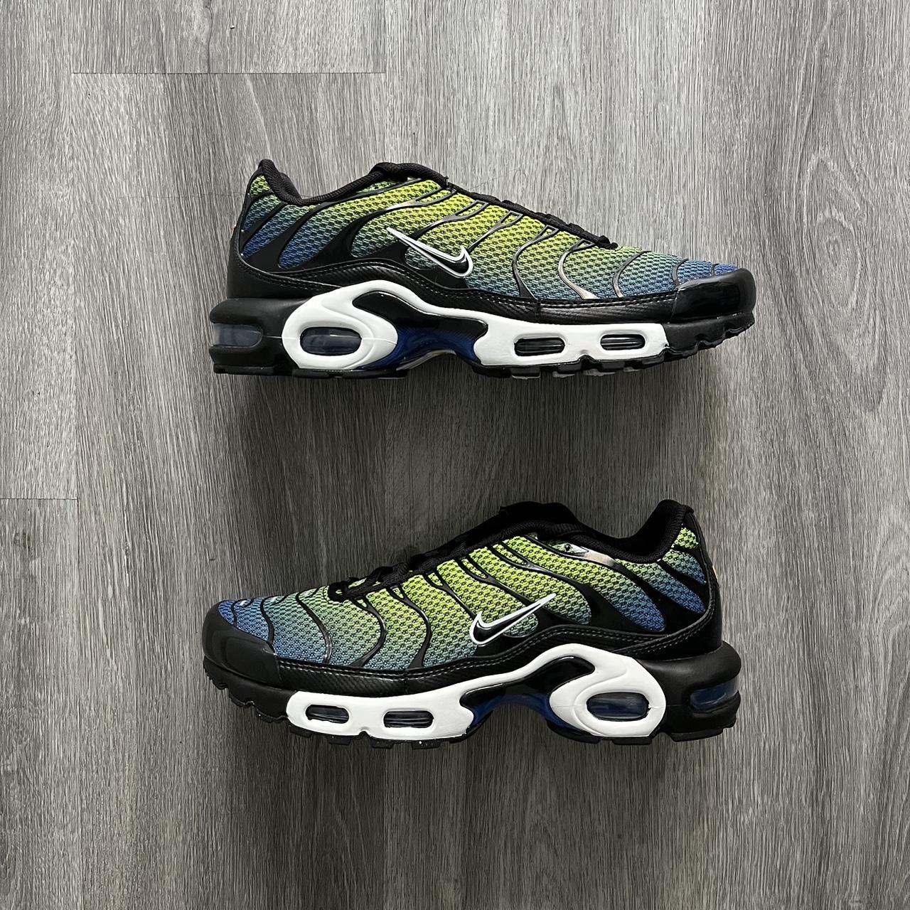 nike tn green and black