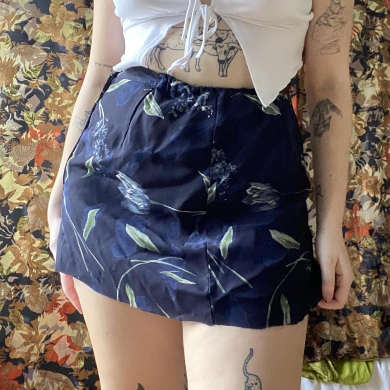 Adorable navy blue mini skirt with sweet floral... - Depop