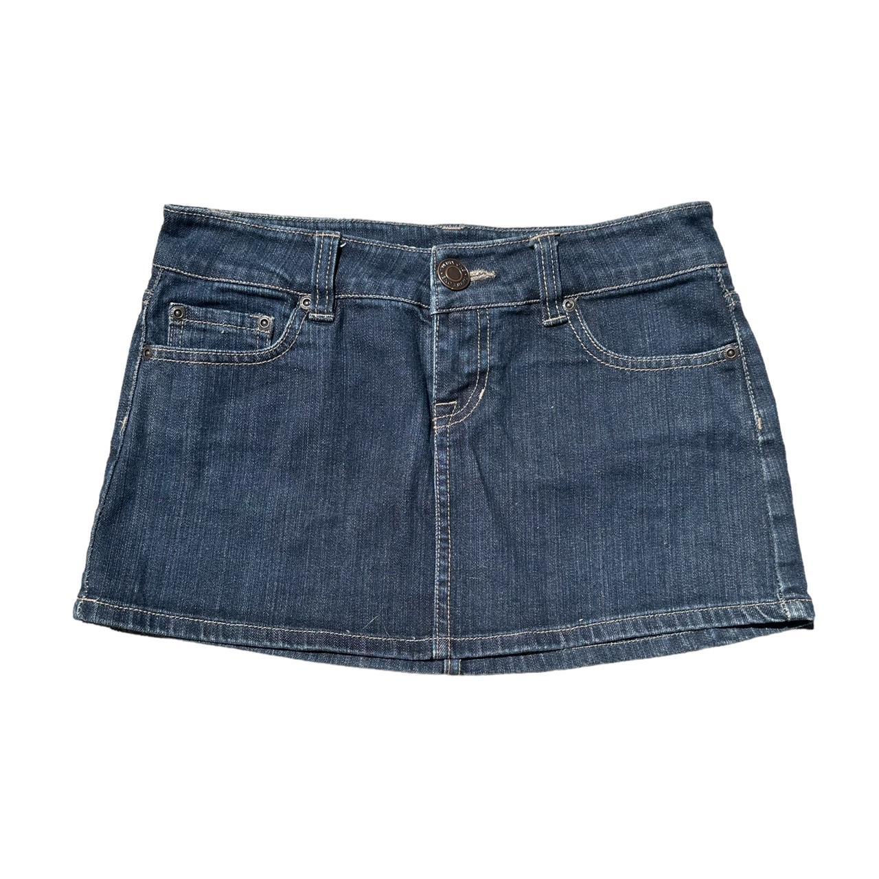 the cutest early 2000s mini denim skirt Features... - Depop