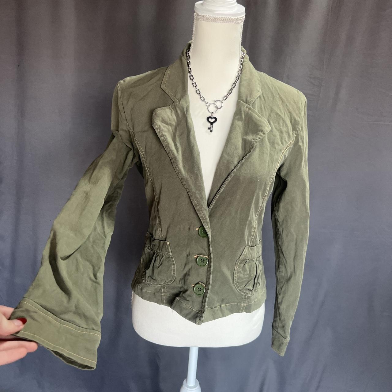 Green button up jacket From the brand tulle