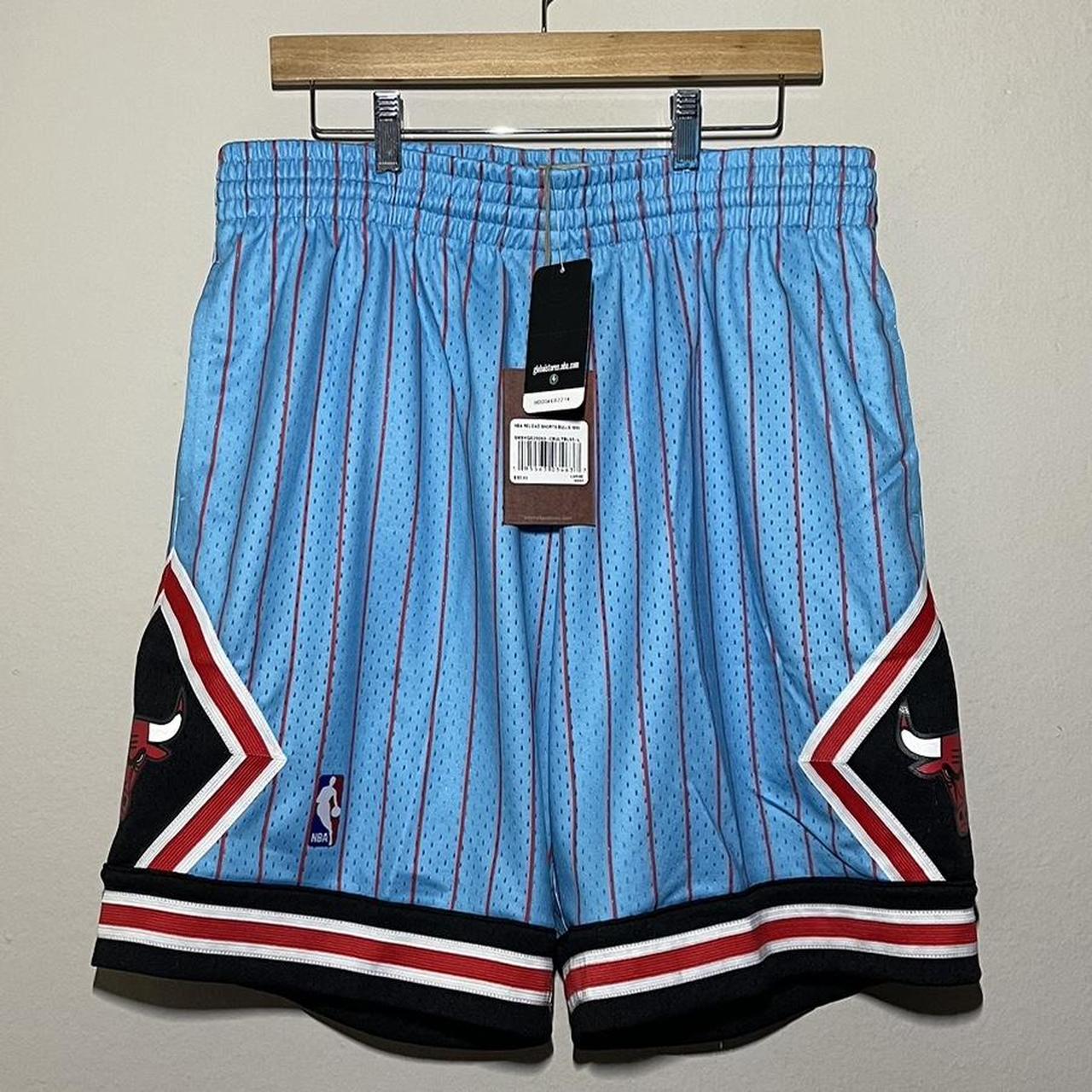 Mitchell & Ness Men's Chicago Bulls Reload Swingman Shorts - Blue - L
