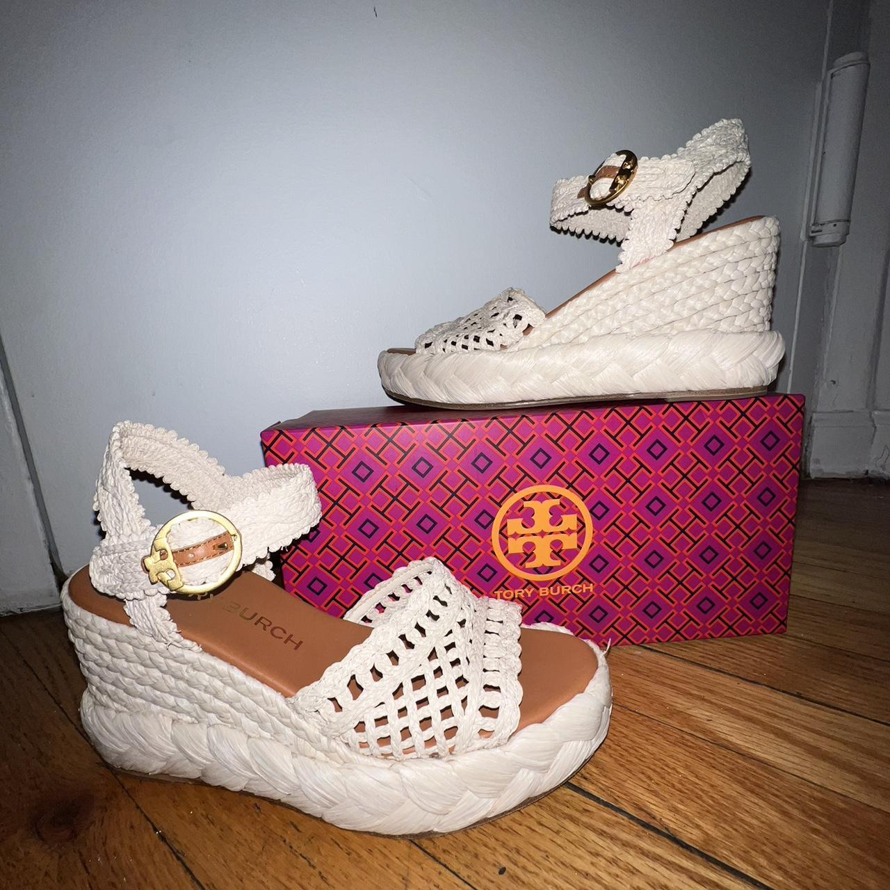 Tory Burch Women's Cream and Tan Sandals | Depop