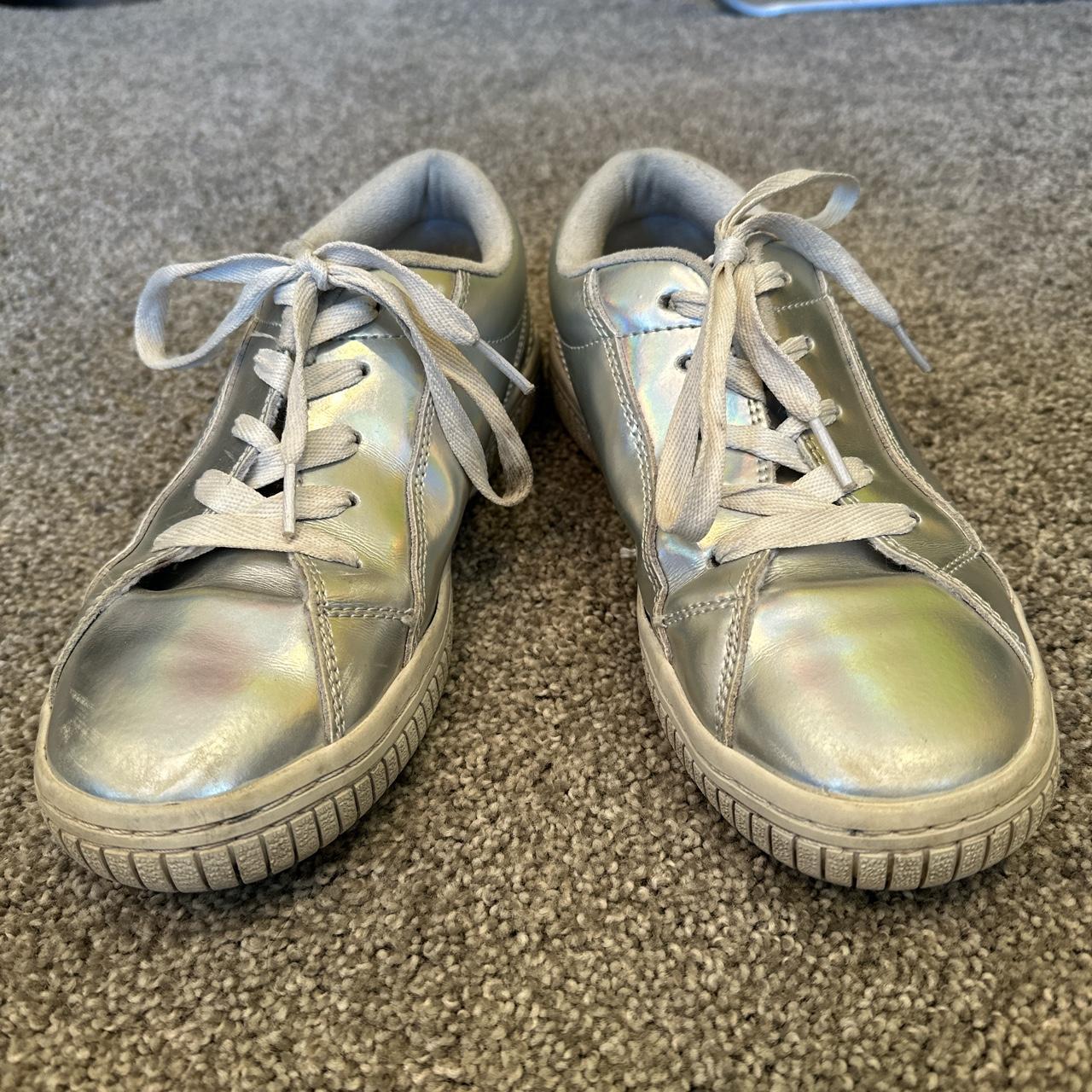 Air walk holographic shoes stinking adorable