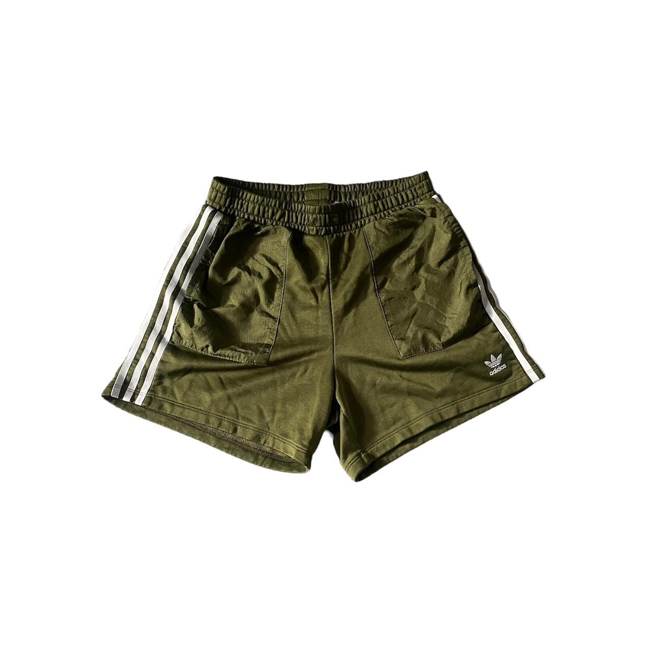 𝐀𝐝𝐢𝐝𝐚𝐬 𝐒𝐡𝐨𝐫𝐭𝐬 𝐢𝐧 𝐎𝐥𝐢𝐯𝐞 𝐆𝐫𝐞𝐞𝐧 𝐒𝐢𝐳𝐞// 𝐌 𝐒𝐡𝐨𝐫𝐭𝐬 𝐟𝐢𝐭... Depop