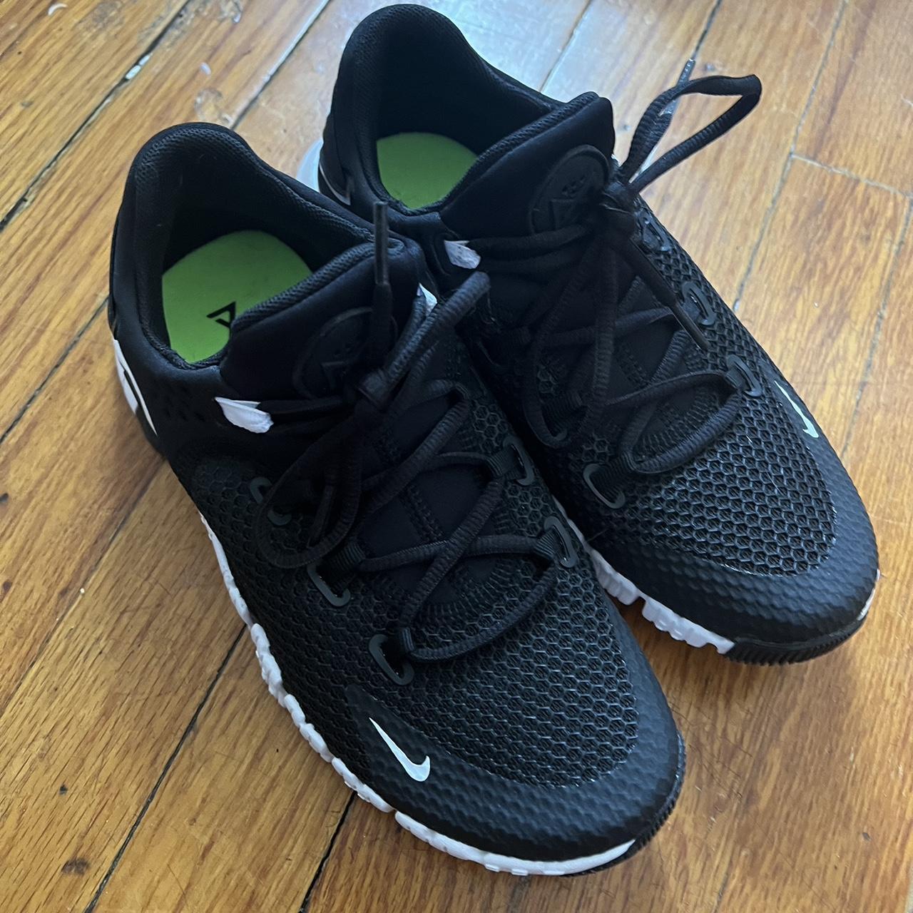 size 4 black nike trainers