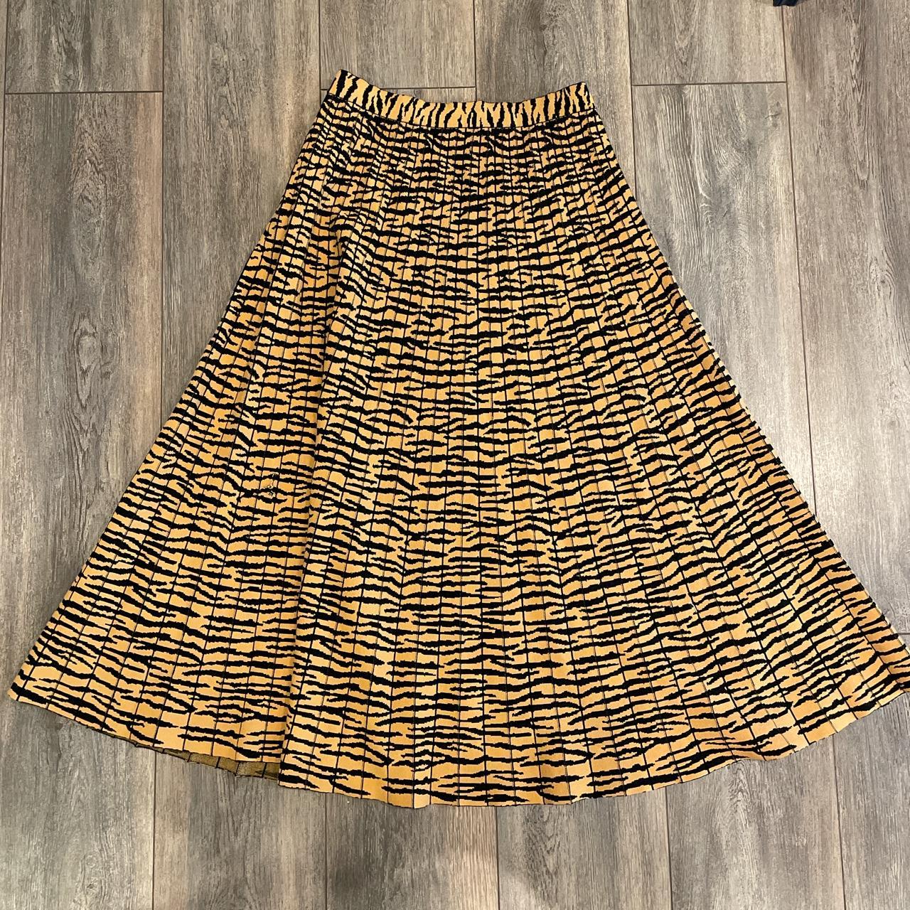 Stunning pleated tiger knit Proenza skirt with a few Depop