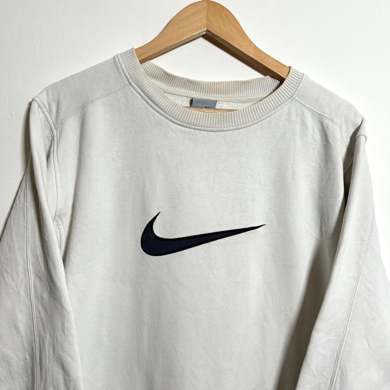 Nike white spellout outlet sweatshirt