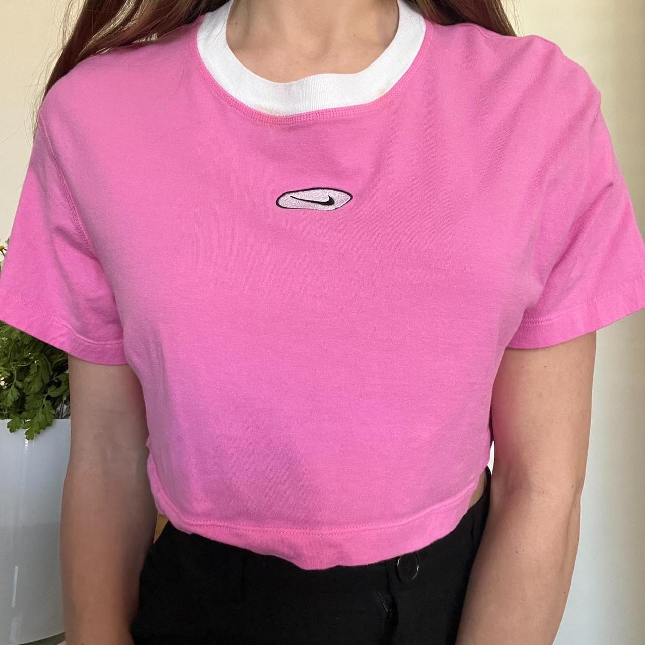Opheldering conjunctie Boer The cutest Pink Nike crop top! Perfect for the gym... - Depop